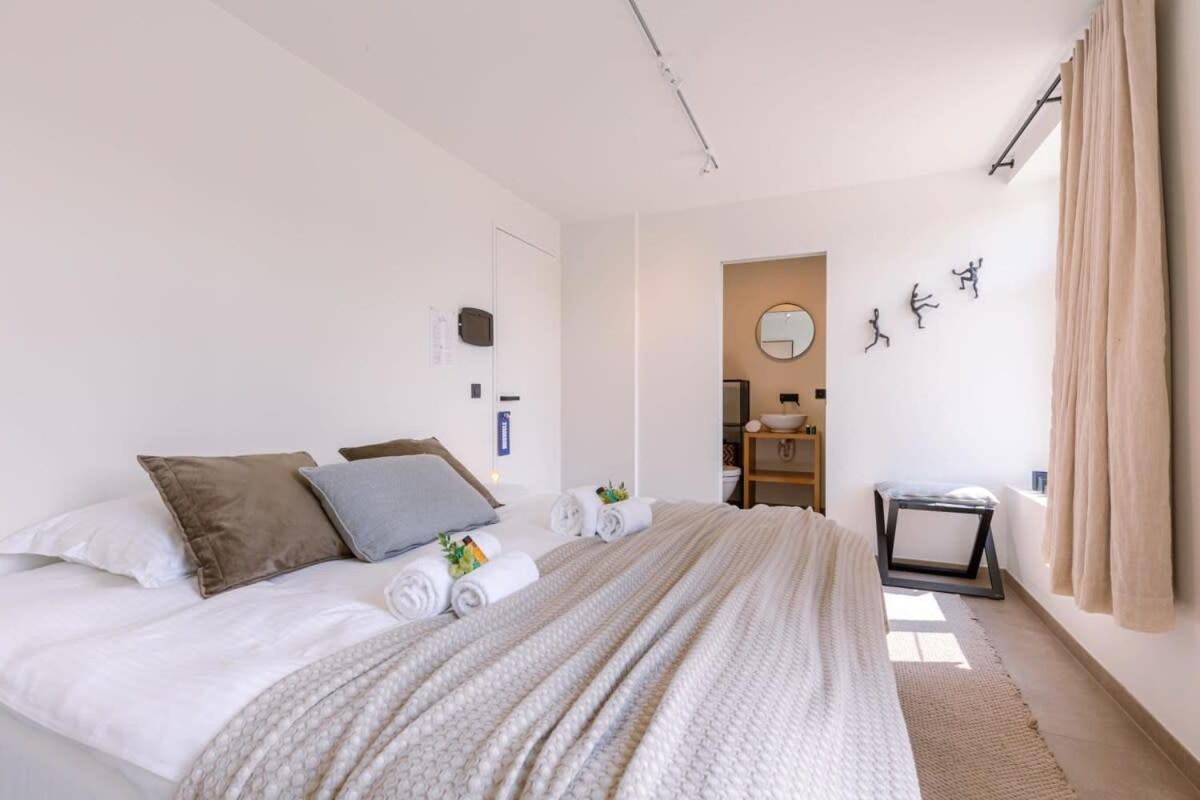 Huswell - Lord - Charming Double Room At Ranch "De Blauwe Zaal" Bruges Exterior photo
